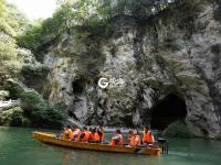 这溶洞，迂回婉转，腹中天地阔，浓缩贵州山水精华