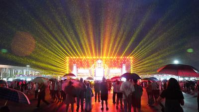 哈起来！激情啤酒城等你来举杯