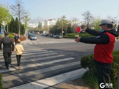 携手共建山海品质新城，五万名“崂山红”在行动，无私奉献为创城添光彩 