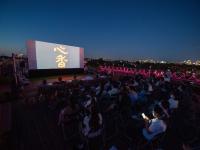 第十届北京国际电影节举行露天放映活动