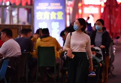 夜生活、夜经济......传统夜市发生了什么？来看看悄然改变的中国夜晚