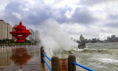 台风降至 大浪先行