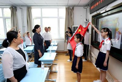 开学啦！“神兽”回归，老母亲们激动到泪奔