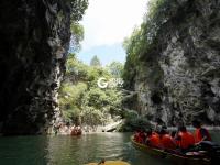 这溶洞，迂回婉转，腹中天地阔，浓缩贵州山水精华