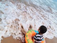 夏日海滨  孩子们的天堂