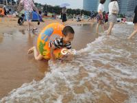 夏日海滨  孩子们的天堂