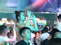 啤酒城里的醉美人 泼辣又豪爽