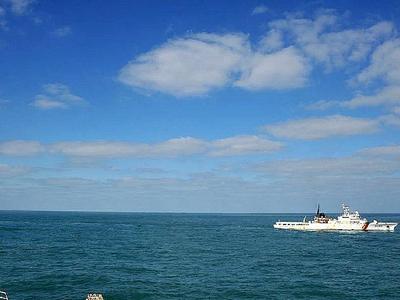 长江口以外水域一油船与砂石料船发生碰撞，3人获救14人失踪