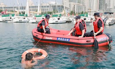 这个“游泳圈”  其实是个智能无人救生快艇