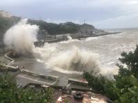 台风“黑格比”登陆浙江，掀起滔天巨浪