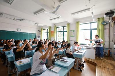 蛋糕店老板一句推销语，无意间揭开了一段“46个蛋挞背后的朴素故事”