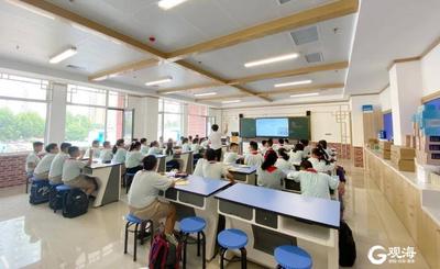 屋顶操场、智慧教室、千人餐厅……崂山区育才学校完成改扩建，今天交付使用