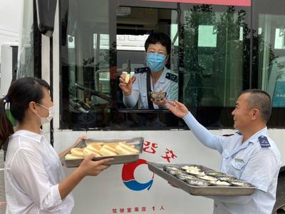 500个口罩、喜饼……七夕节，青岛公交驾驶员被“硬核表白”！ 