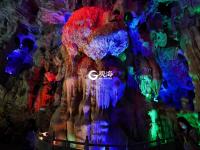 这溶洞，迂回婉转，腹中天地阔，浓缩贵州山水精华