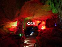 这溶洞，迂回婉转，腹中天地阔，浓缩贵州山水精华