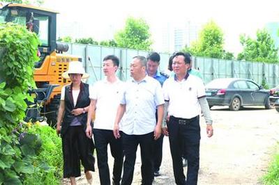 中韩街道发起“扫街百日攻坚行动”，建立健全领导干部一线扫街巡查机制 