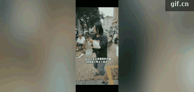 得知女儿考上了高中，这位“葡萄大姐”隔屏传染“幸福喜悦”