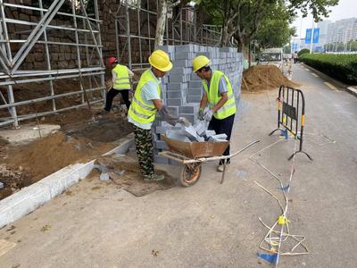 崂山区启动海尔路南段西侧人行道改造工程