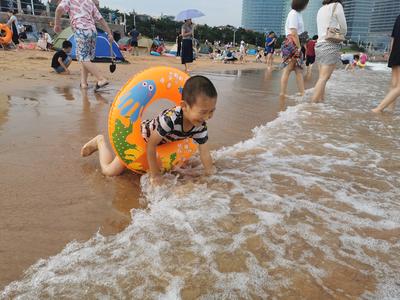 夏日海滨  孩子们的天堂