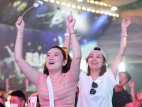 啤酒城里的醉美人 泼辣又豪爽