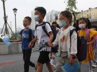 大手牵小手，这样的入学方式爱意满满