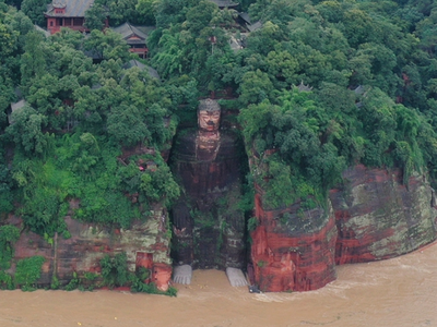 遭洪水“洗脚”无恙，乐山大佛沿用千年的排水系统牛在哪儿