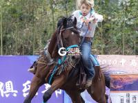 女版牛仔有点忙，身姿挺拔美又飒