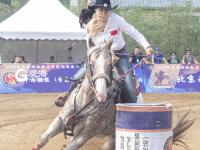 女版牛仔有点忙，身姿挺拔美又飒