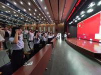 一睹“最美教师”事迹报告会上的高颜值们