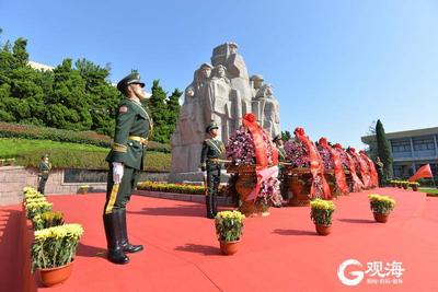 致敬！青岛举行向人民英雄敬献花篮仪式