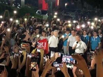 钟南山分享“走红毯”感受：故意走得快一点，显示我还没老
