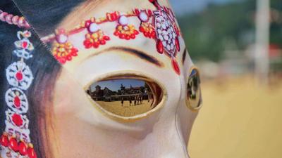 “脸基尼”：秋天一浴的一抹亮色 