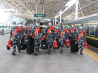 青岛今年入伍首批新兵启运，全市大学生新兵征集比例首次突破90%