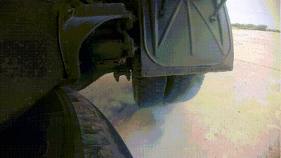 汽车还能这么开？！快来康康兵哥哥的“神仙车技”吧