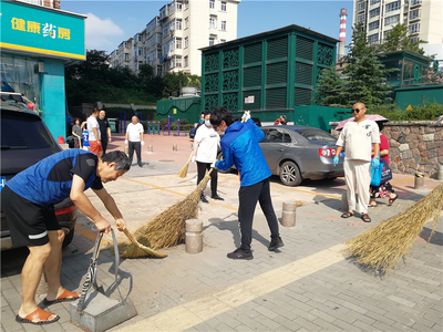 人人担当 共建共享  香港中路街道居民志愿者主动参与创城净美家园活动