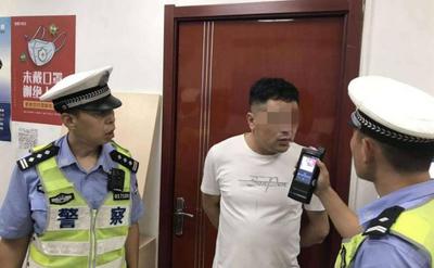 男子醉驾上高速被查，才知花1万块买了本假驾照