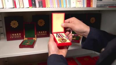 缉毒警12次打入贩毒集团卧底 曾被三支手枪指着头