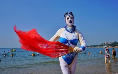 “脸基尼”：秋天一浴的一抹亮色 