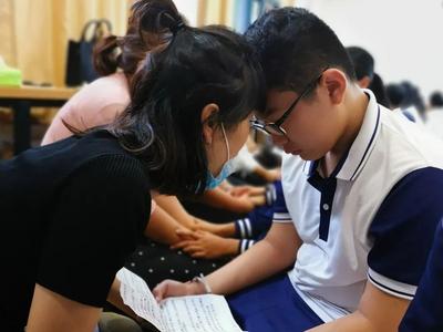 第一次，我这样深情地凝视着你，而你却一直都在这样凝视着我，心灵团圆，久违了！