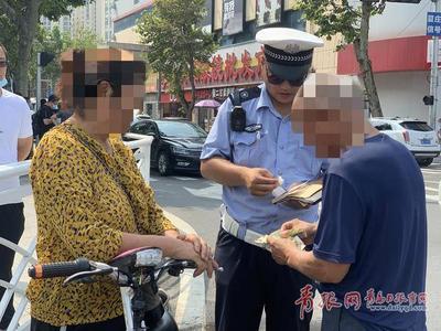 电动车未挂牌上路 李沧交警开出首张罚单
