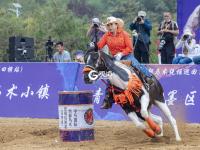 女版牛仔有点忙，身姿挺拔美又飒