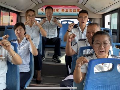 国际聋人日，青岛公交驾驶员学起手语精准服务特需乘客