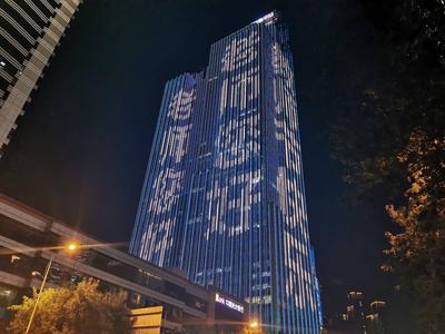 五四广场灯光秀为教师亮灯
