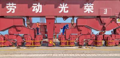 走！近距离瞧瞧咱美丽青岛港