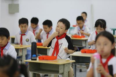光盘行动从娃娃抓起！“节约粮食”成为开学后首堂课