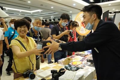 1亿像素啥概念？看这些人都来体验了