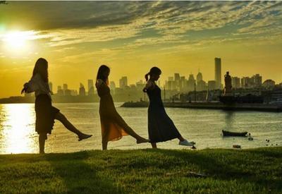 青岛傍晚天边的那片晚霞，让人陶醉！