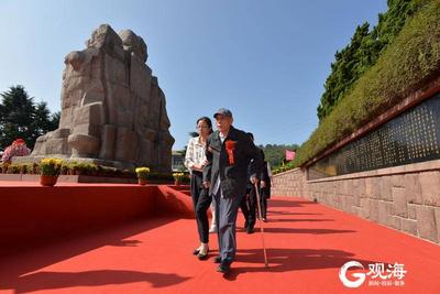 致敬！青岛举行向人民英雄敬献花篮仪式