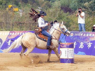 女版牛仔有点忙，身姿挺拔美又飒