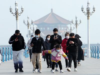 @“低头族” ：请抬头看看身边的风景